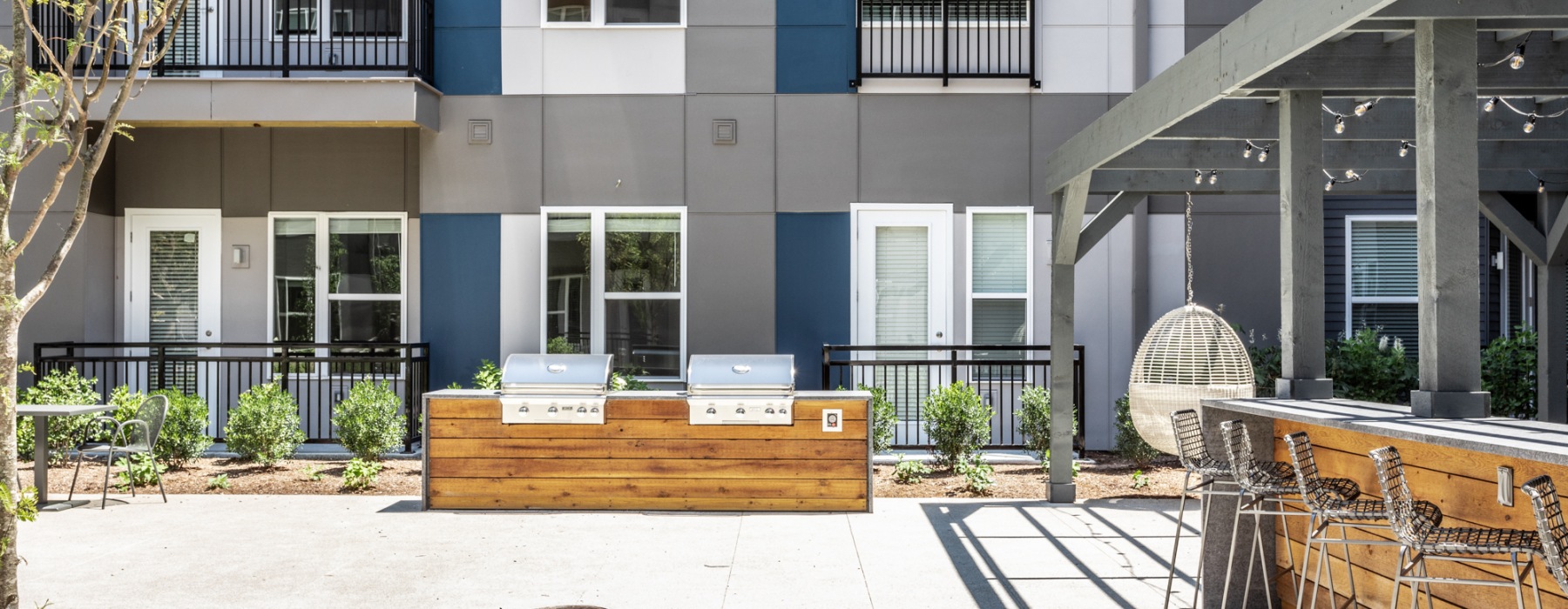 Outdoor Kitchen with Grills